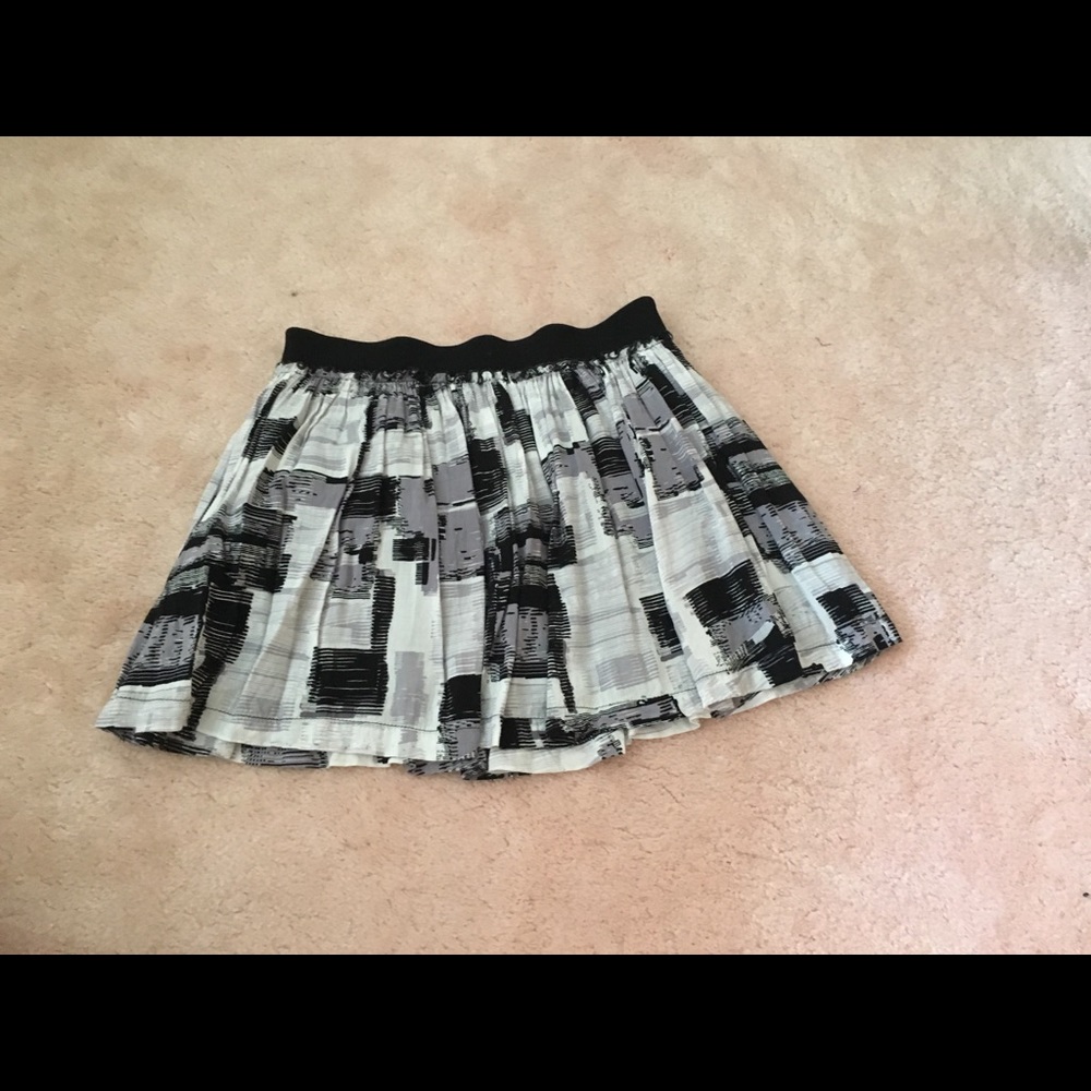 FOREVER 21 - Flowy Skirt